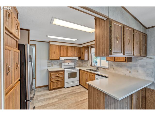 21100 Ne SANDY Blvd 6, Fairview, OR 97024