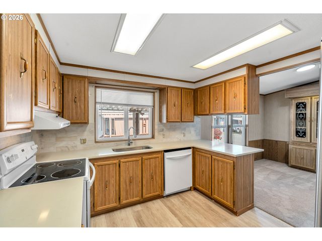 21100 Ne SANDY Blvd 6, Fairview, OR 97024