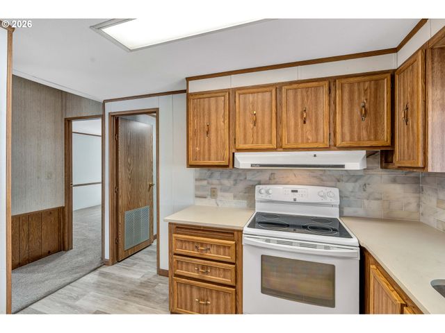 21100 Ne SANDY Blvd 6, Fairview, OR 97024
