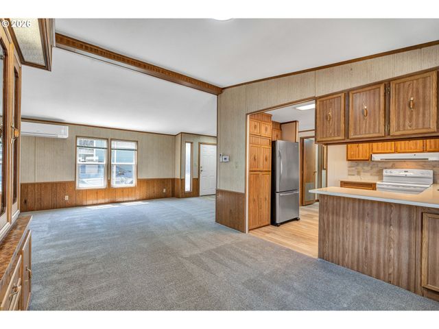 21100 Ne SANDY Blvd 6, Fairview, OR 97024