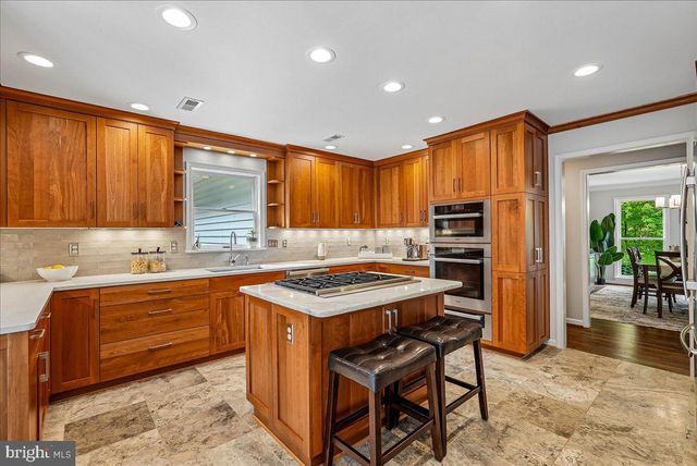 3415 MILLER HEIGHTS RD, Oakton, VA 22124