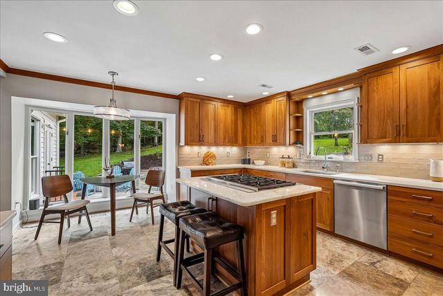 3415 MILLER HEIGHTS RD, Oakton, VA 22124