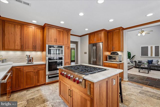 3415 MILLER HEIGHTS RD, Oakton, VA 22124