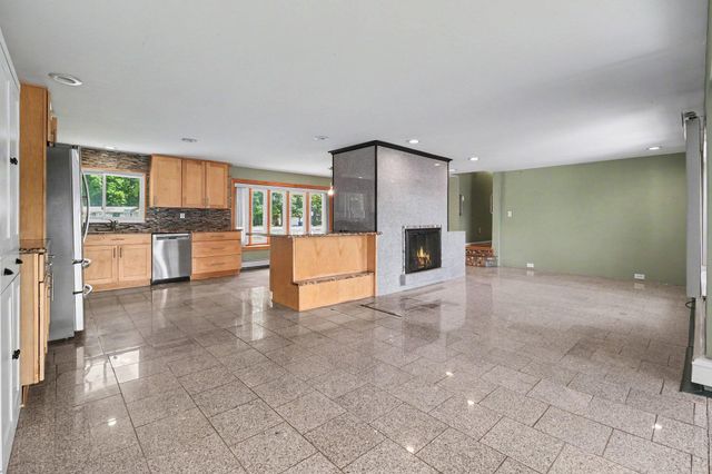 5131 Elizabeth Lake Road, Waterford Twp, MI 48327