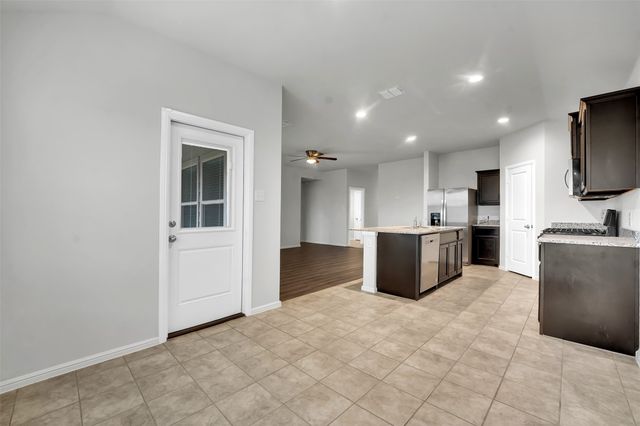 5813 Silverjack Trail, Denton, TX 76226