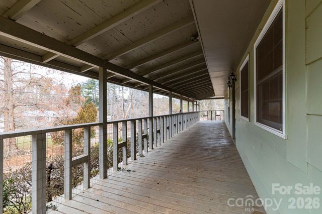 6 Overlook Circle, Asheville, NC 28803