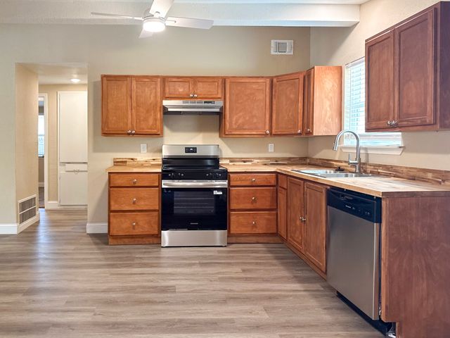 108 Jenny Kay Lane, Irving, TX 75060