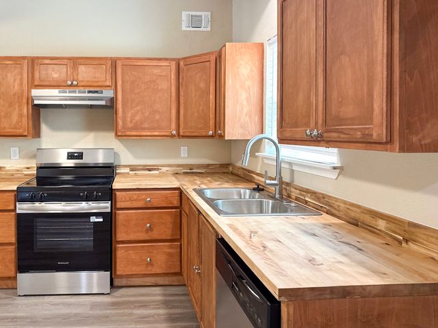 108 Jenny Kay Lane, Irving, TX 75060