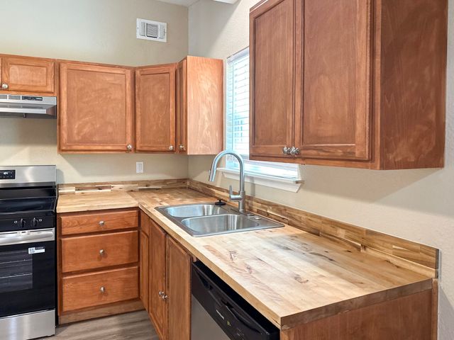 108 Jenny Kay Lane, Irving, TX 75060