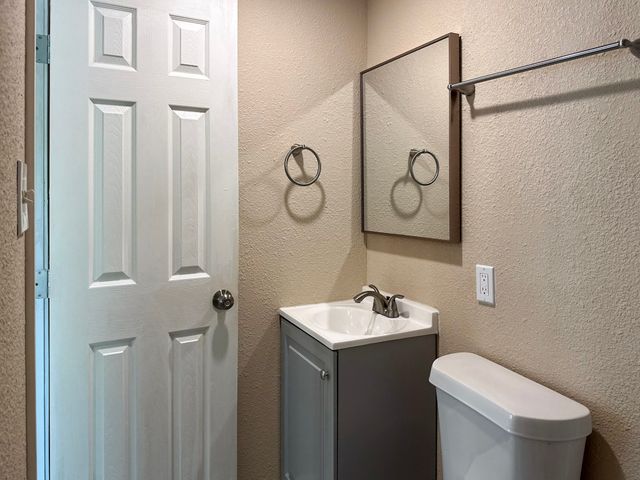 108 Jenny Kay Lane, Irving, TX 75060
