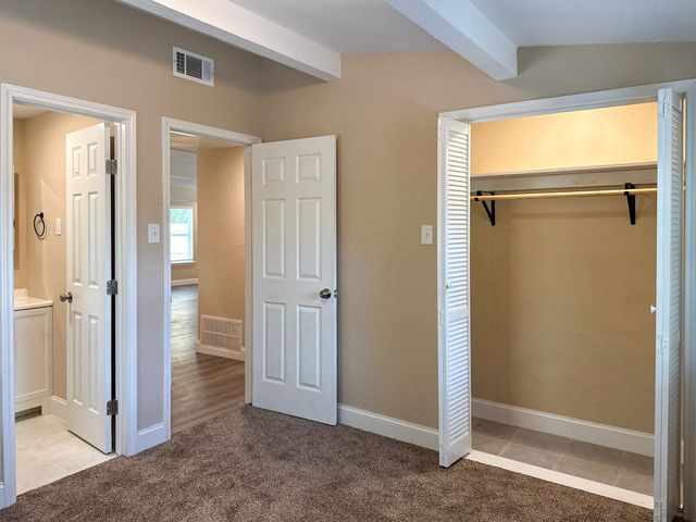108 Jenny Kay Lane, Irving, TX 75060
