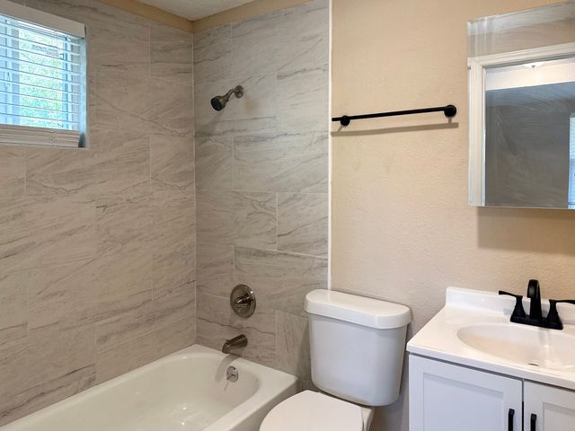 108 Jenny Kay Lane, Irving, TX 75060