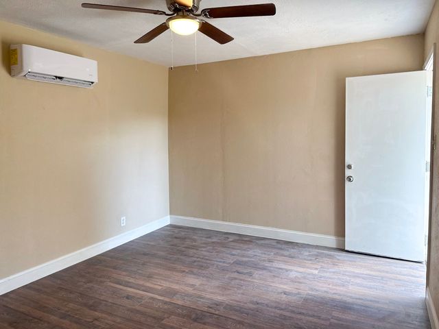 108 Jenny Kay Lane, Irving, TX 75060