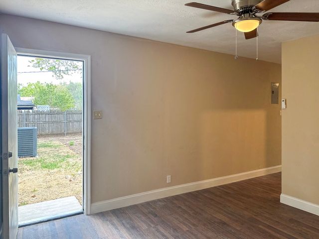 108 Jenny Kay Lane, Irving, TX 75060