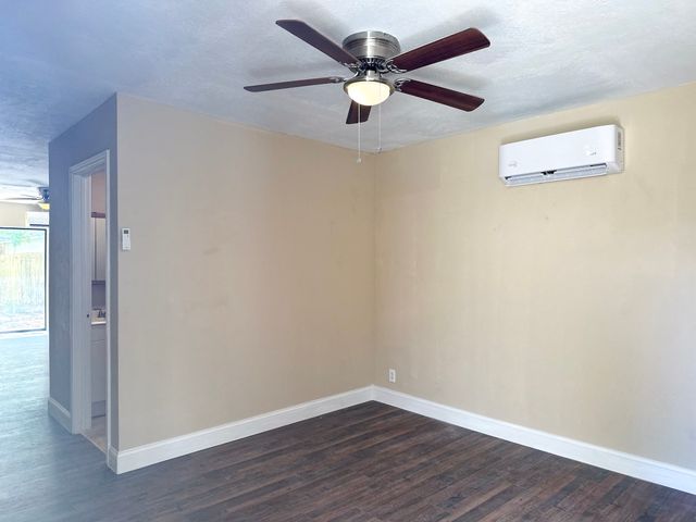 108 Jenny Kay Lane, Irving, TX 75060