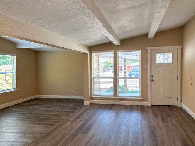 108 Jenny Kay Lane, Irving, TX 75060