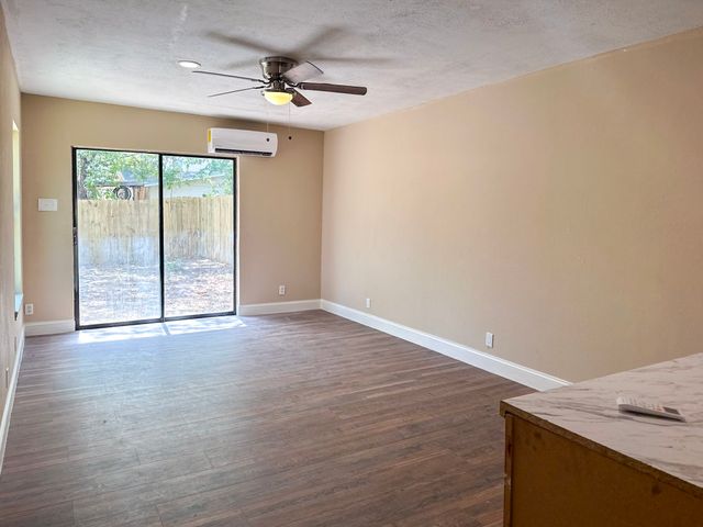108 Jenny Kay Lane, Irving, TX 75060