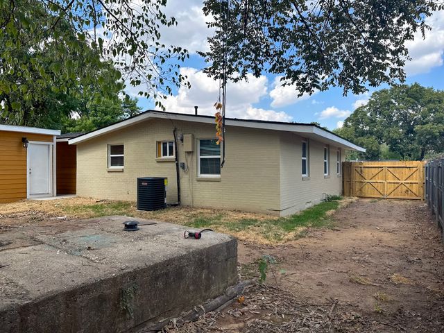 108 Jenny Kay Lane, Irving, TX 75060