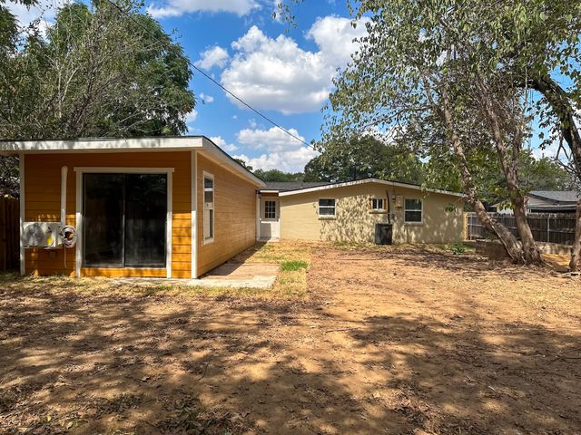 108 Jenny Kay Lane, Irving, TX 75060