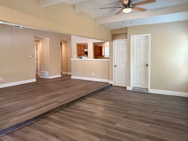 108 Jenny Kay Lane, Irving, TX 75060