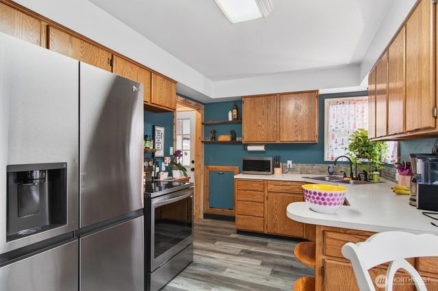 1210 8th Avenue, Longview, WA 98632