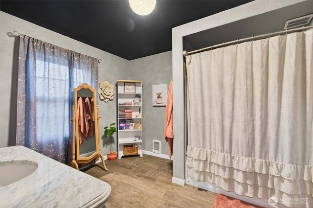 1210 8th Avenue, Longview, WA 98632