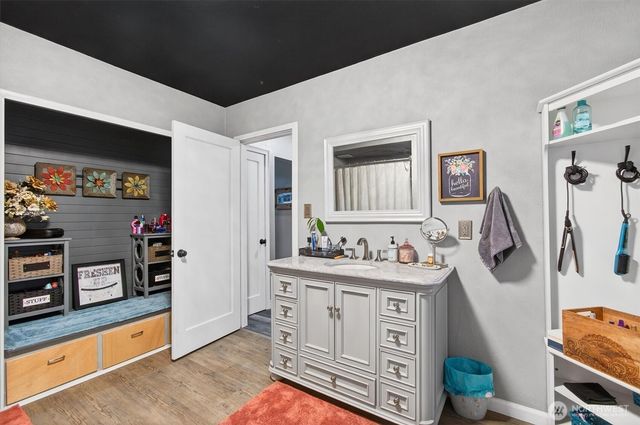 1210 8th Avenue, Longview, WA 98632