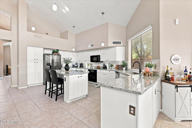 692 W HONEYSUCKLE Drive, Chandler, AZ 85248