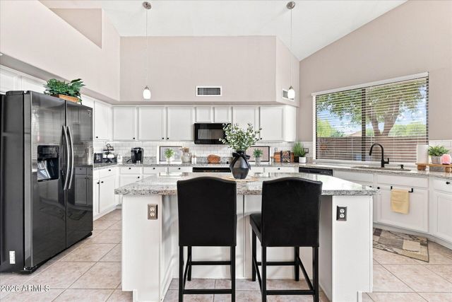 692 W HONEYSUCKLE Drive, Chandler, AZ 85248