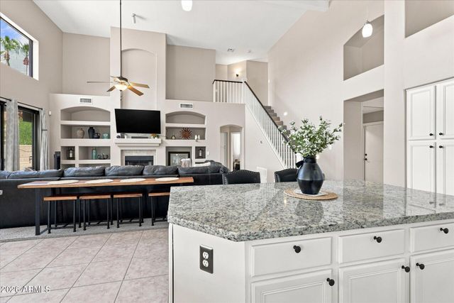 692 W HONEYSUCKLE Drive, Chandler, AZ 85248