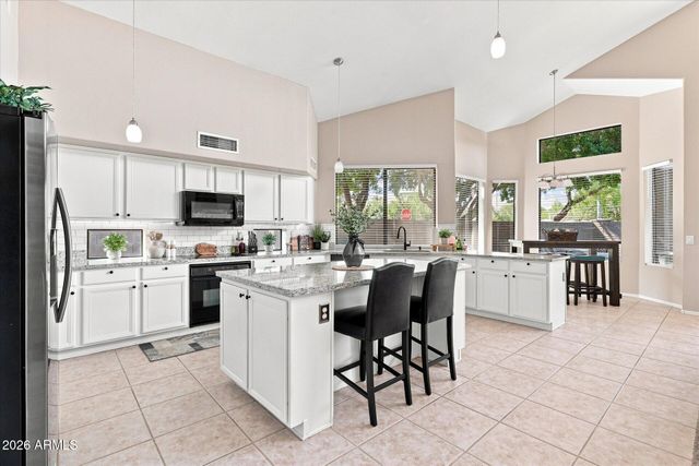 692 W HONEYSUCKLE Drive, Chandler, AZ 85248