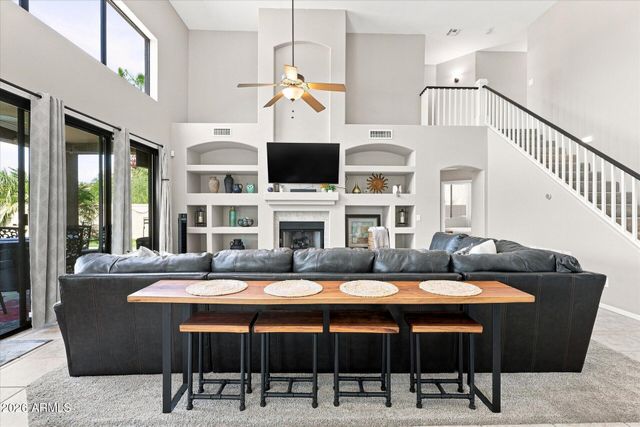692 W HONEYSUCKLE Drive, Chandler, AZ 85248