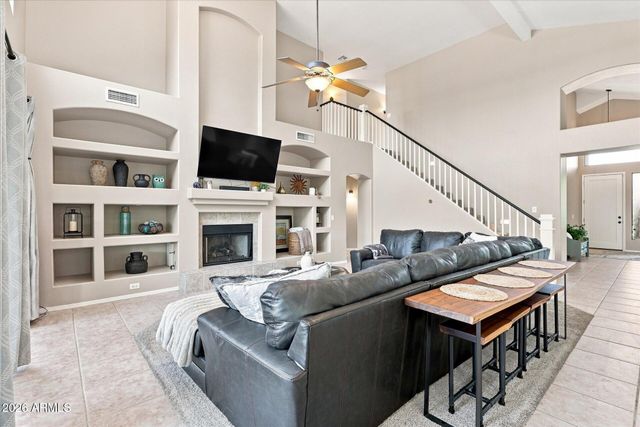 692 W HONEYSUCKLE Drive, Chandler, AZ 85248