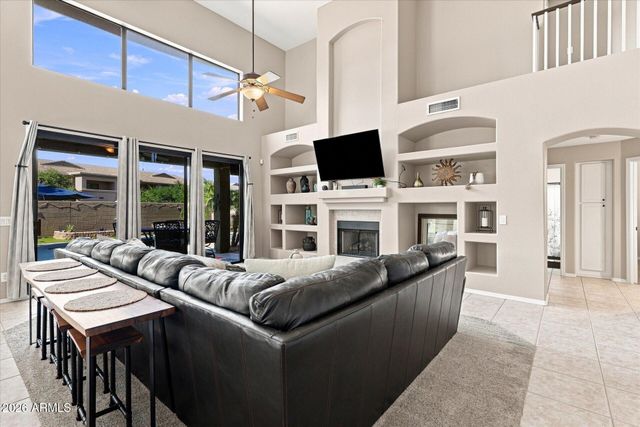 692 W HONEYSUCKLE Drive, Chandler, AZ 85248