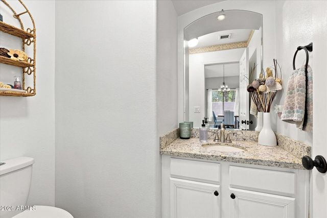 692 W HONEYSUCKLE Drive, Chandler, AZ 85248