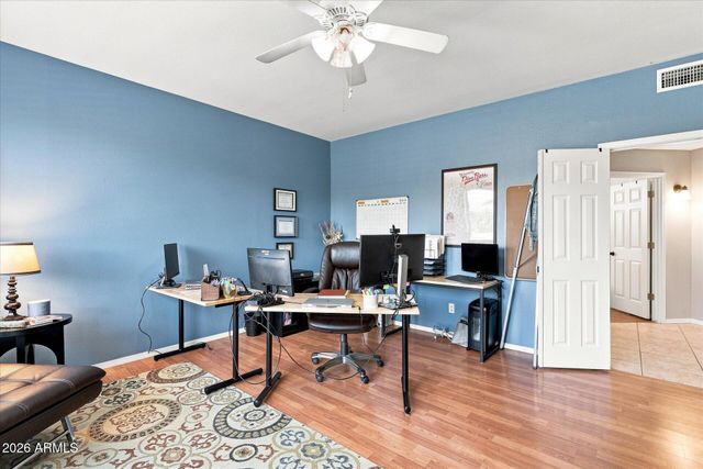 692 W HONEYSUCKLE Drive, Chandler, AZ 85248