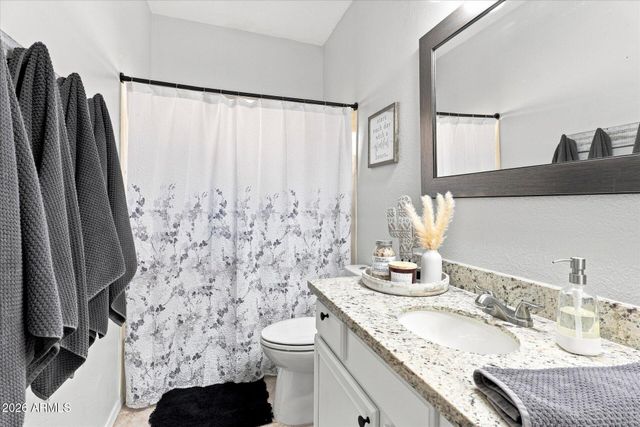 692 W HONEYSUCKLE Drive, Chandler, AZ 85248