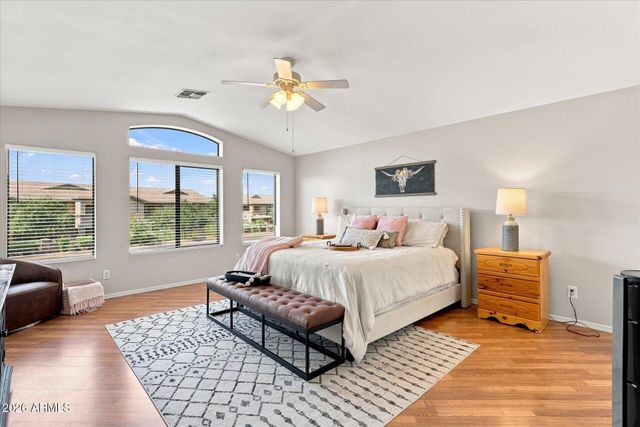 692 W HONEYSUCKLE Drive, Chandler, AZ 85248