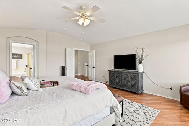 692 W HONEYSUCKLE Drive, Chandler, AZ 85248