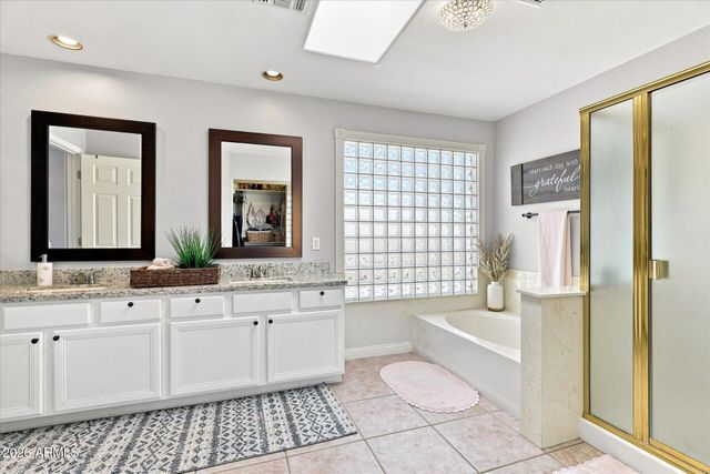 692 W HONEYSUCKLE Drive, Chandler, AZ 85248