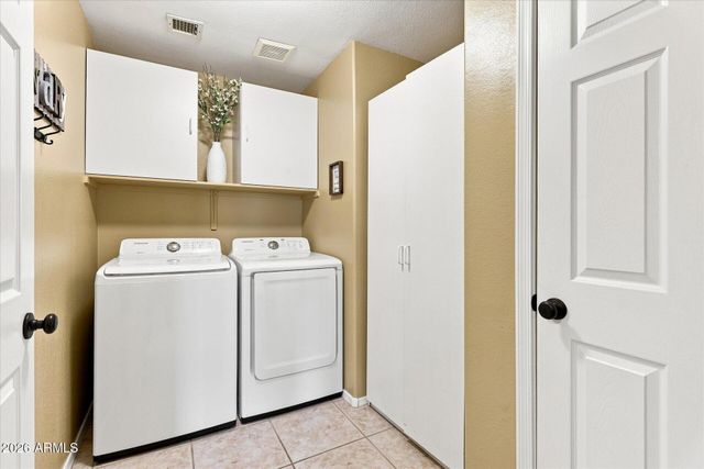 692 W HONEYSUCKLE Drive, Chandler, AZ 85248