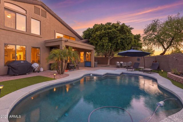 692 W HONEYSUCKLE Drive, Chandler, AZ 85248