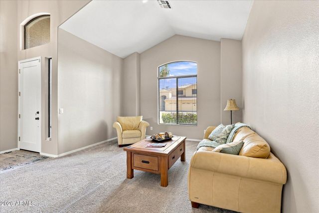 692 W HONEYSUCKLE Drive, Chandler, AZ 85248
