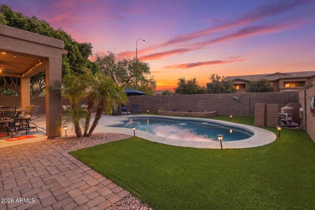 692 W HONEYSUCKLE Drive, Chandler, AZ 85248