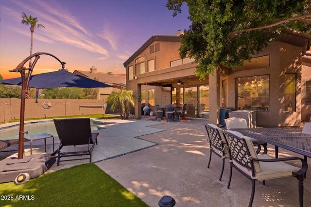 692 W HONEYSUCKLE Drive, Chandler, AZ 85248