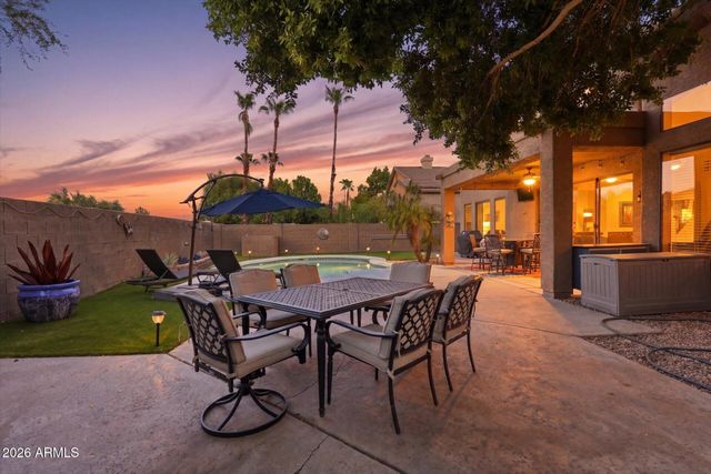 692 W HONEYSUCKLE Drive, Chandler, AZ 85248
