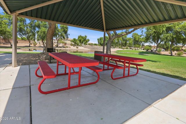 692 W HONEYSUCKLE Drive, Chandler, AZ 85248