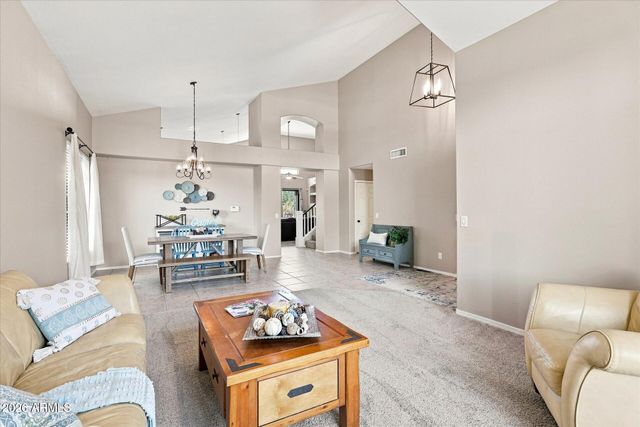 692 W HONEYSUCKLE Drive, Chandler, AZ 85248