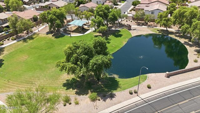 692 W HONEYSUCKLE Drive, Chandler, AZ 85248