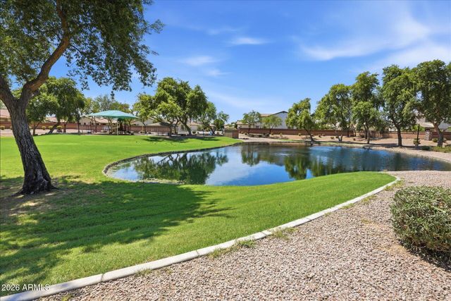 692 W HONEYSUCKLE Drive, Chandler, AZ 85248